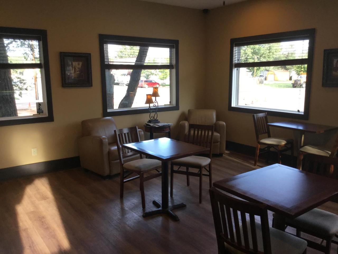 Sagebrush Inn & Suites Broadus Buitenkant foto